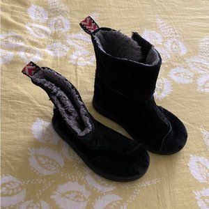 Toms Nepal Black Suede Boots T6
